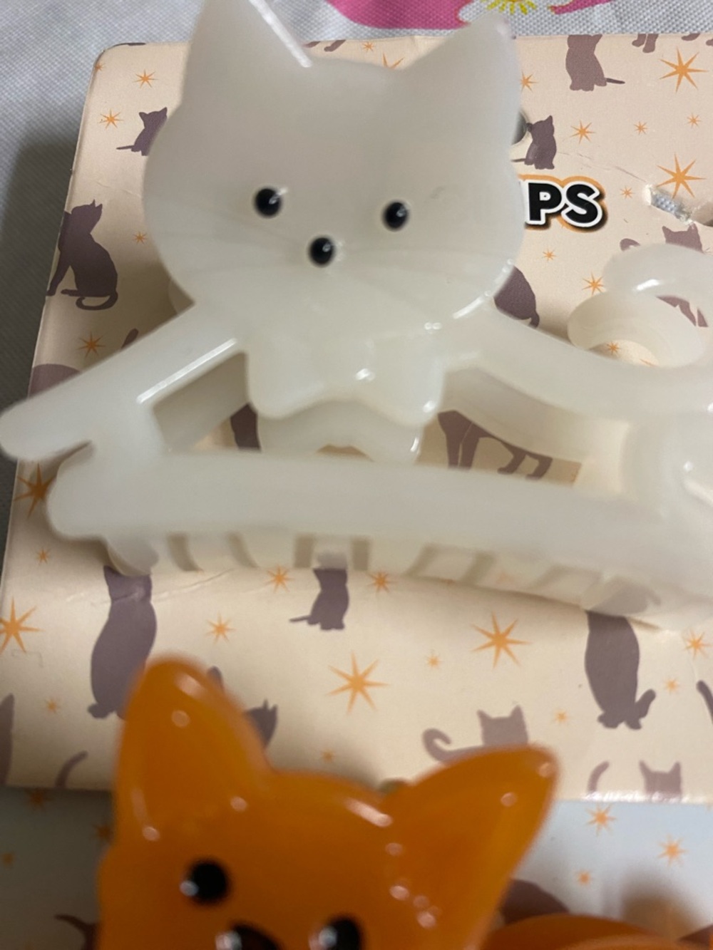 Cat & Dog -shaped Hair Clips - White & Amber Cat Designs - Picture 2 of 3